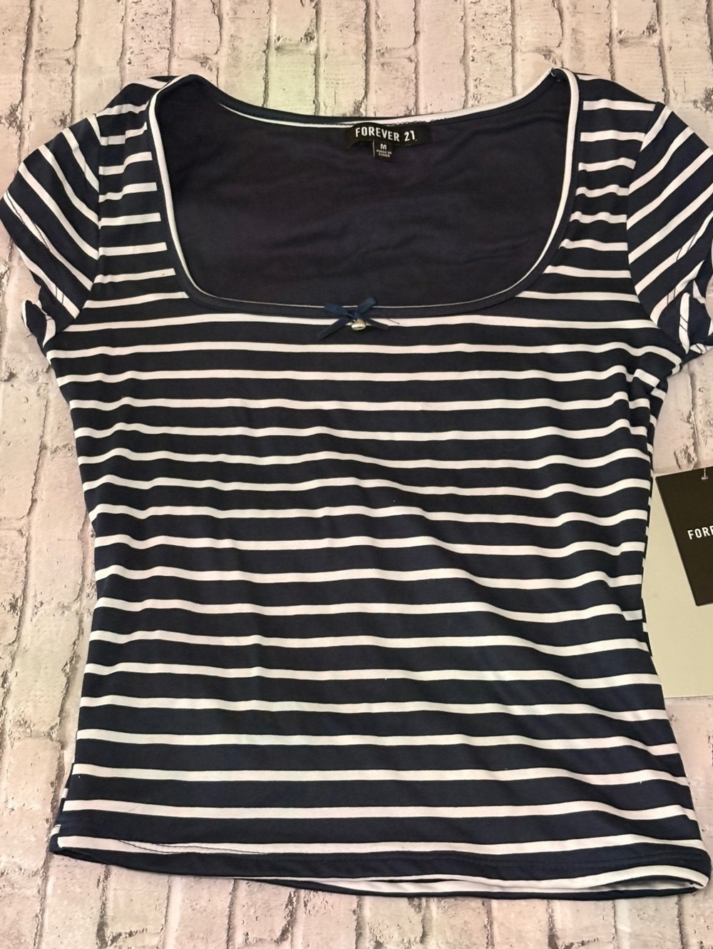 Forever 21 Navy and White Striped Scoop Neck T-Shirt, Medium New